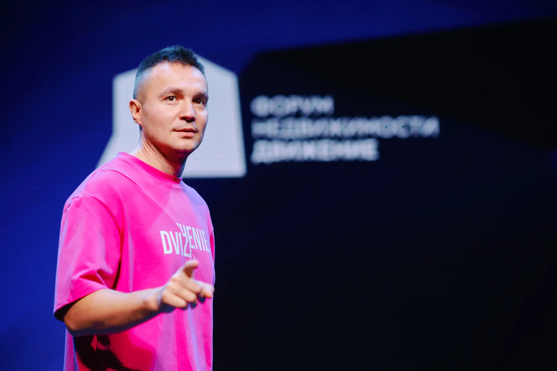 Сегодня у нас вышло большое интервью основателя и организатора форума "Движение" Ильи Пискулина. Дел