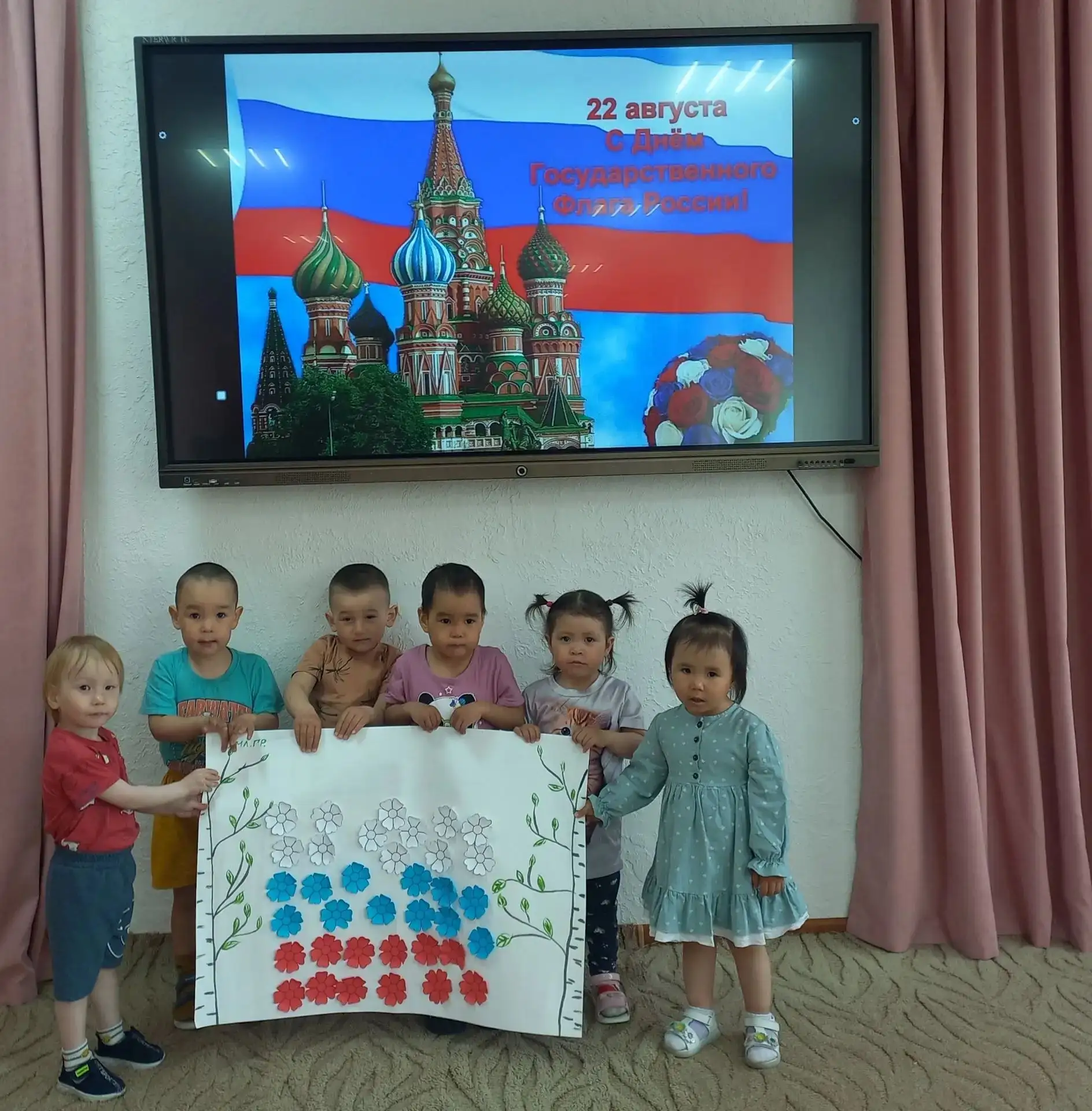 Ежегодно 22 августа в России отмечается День Государственного флага Российской Федераци...