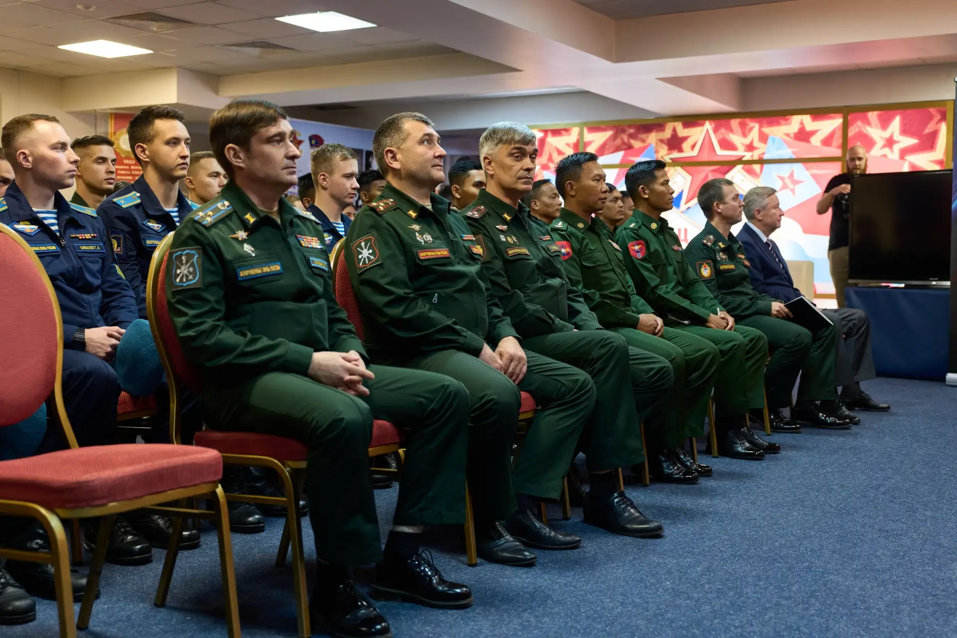 🔴🔵 Ровная мушка дружбы: в ЦСКА открылась матчевая встреча по стрельбе между курсантам...