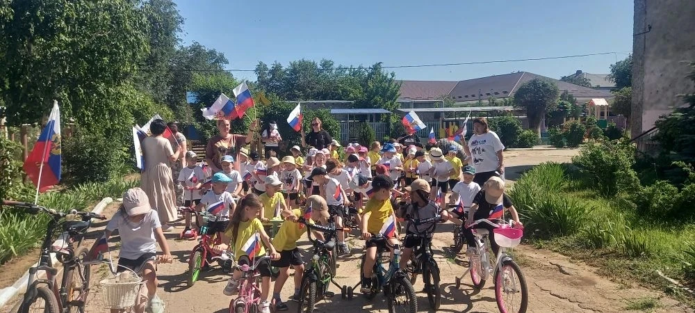 «Флаги, ветер и детский смех: в детском саду № 109 прошёл заезд на велосипедах и самокатах!»

В рамк