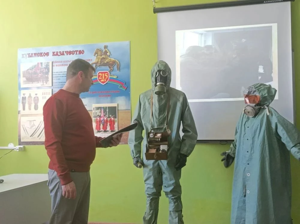 ☢️ Преподаватель ОБЗР Р.В. Бублик провел для студентов отделения сельского хозяйства и строительных 