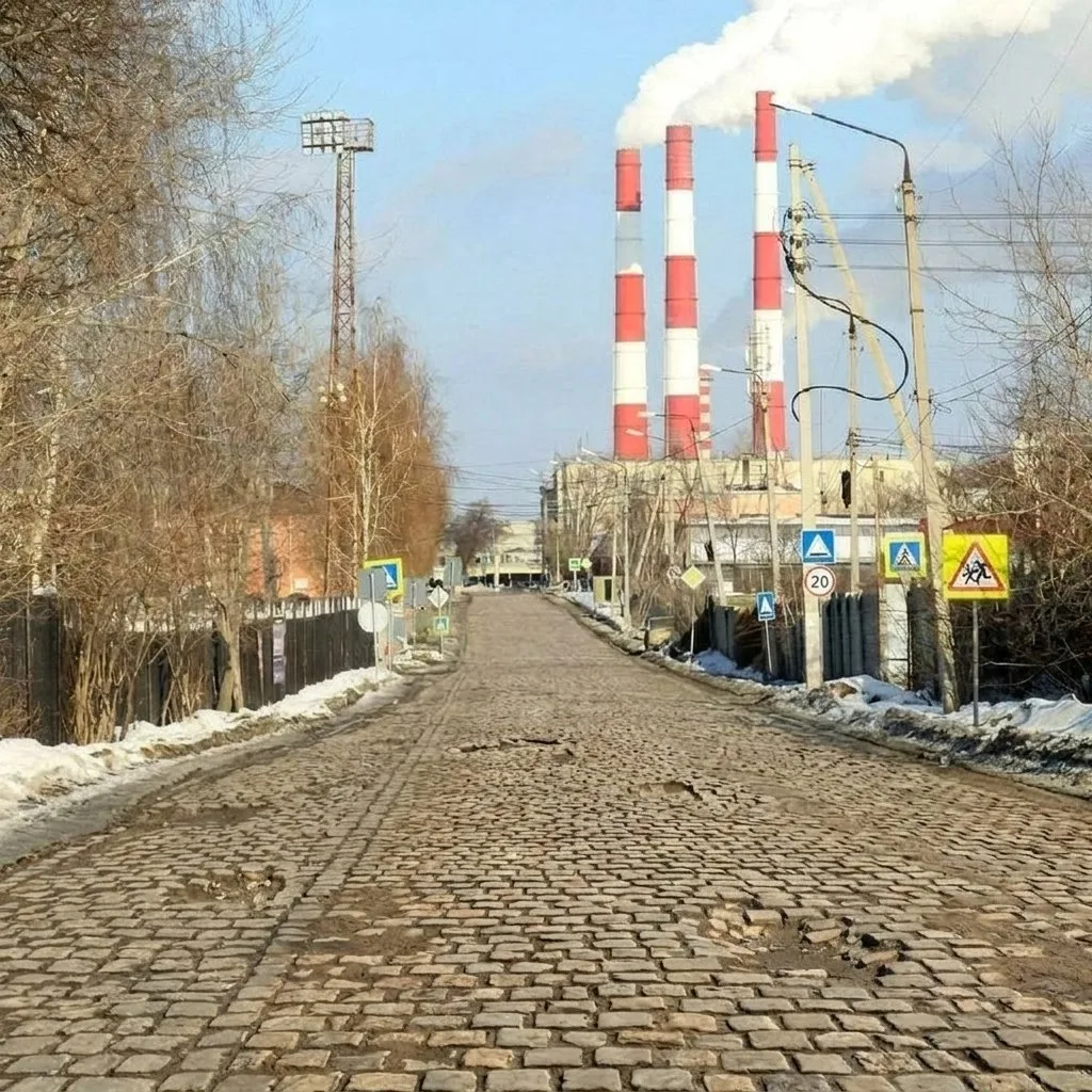 Раньше ул. Октябрьская  была такой

🚛 До середины 70-х годов на ул. Октябрьской была брусчатка. Фот