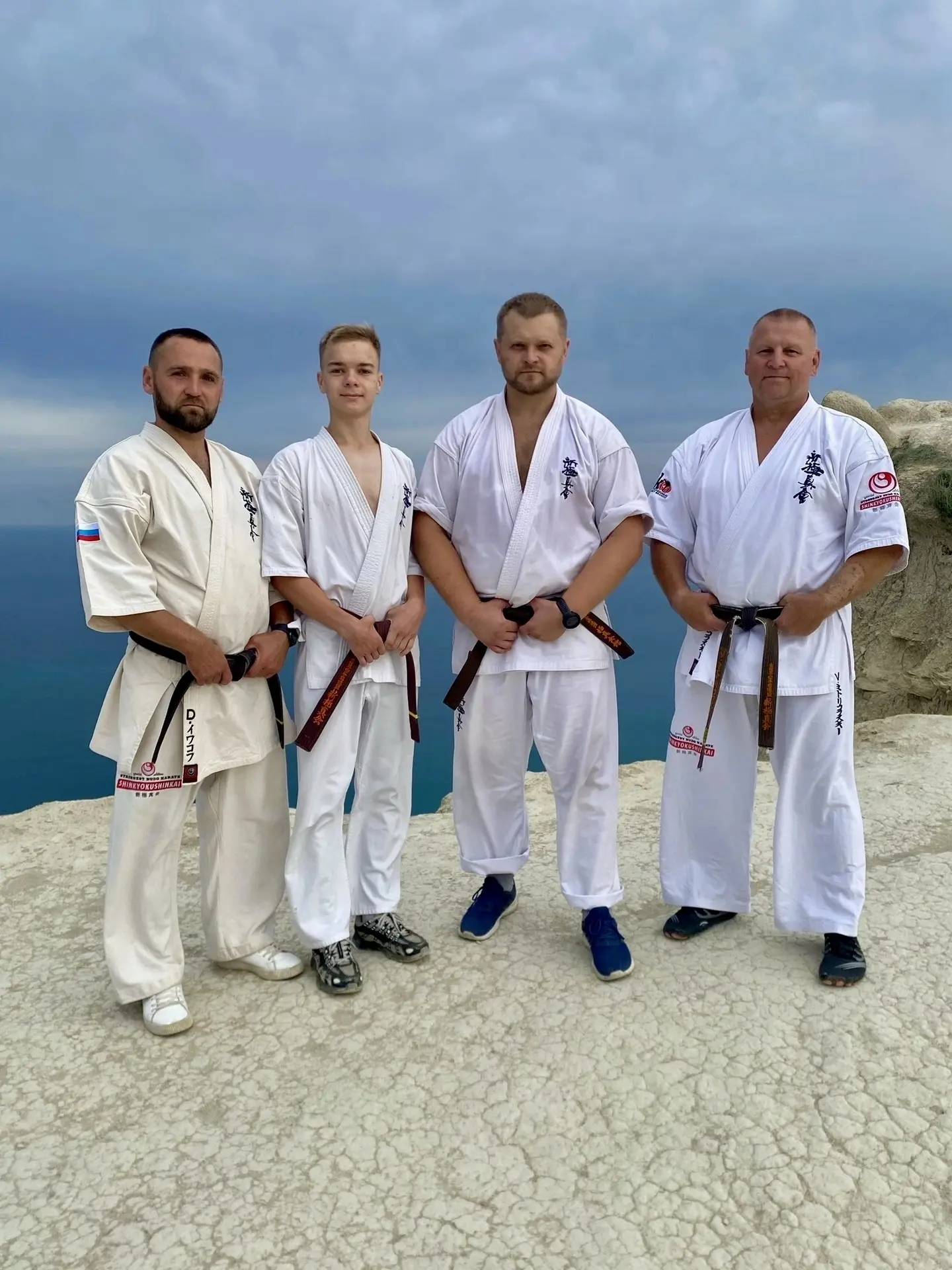 🥋 Экзамен на пояс и Дан-тэст: наши каратисты возвращаются со сборов «Шиновец-2026»

Михаил Червонны