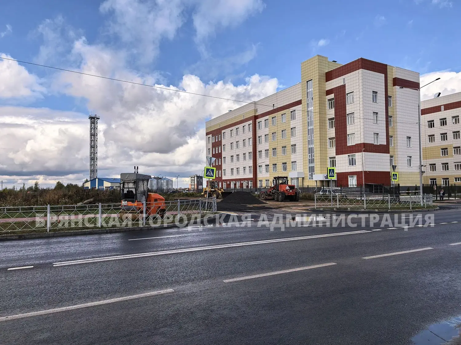 Возле новой поликлиники №4 на Амосова в Брянске делают парковку