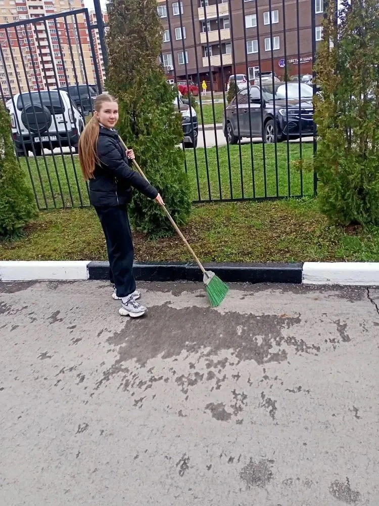 Сегодня сотрудники МБОУ ЦО №58 «Поколение будущего» приняли участие во Всероссийском субботнике.   В