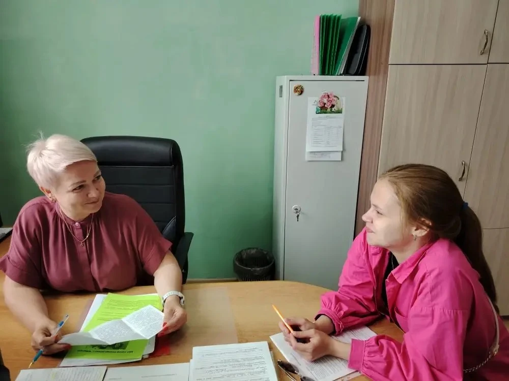 Постинтернатное сопровождение: помощь молодым людям на пути к самостоятельности.

В Семейном центре 
