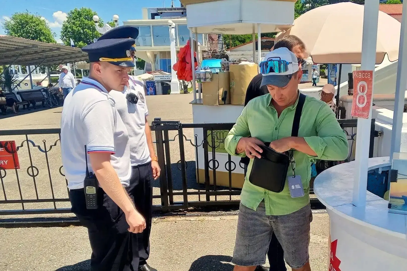 В этом году в Сочи за навязчивые услуги уличные зазывалы оштрафованы на 400 тысяч рублей

🔹В ходе о