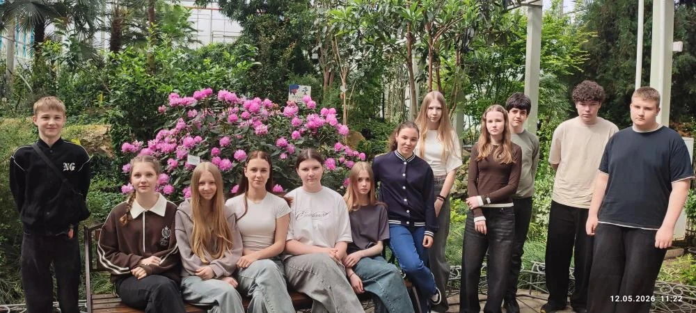 🌿 Путешествие в мир природы: 8 класс в ботаническом саду Кемерово! 🌸На днях ученики 8...