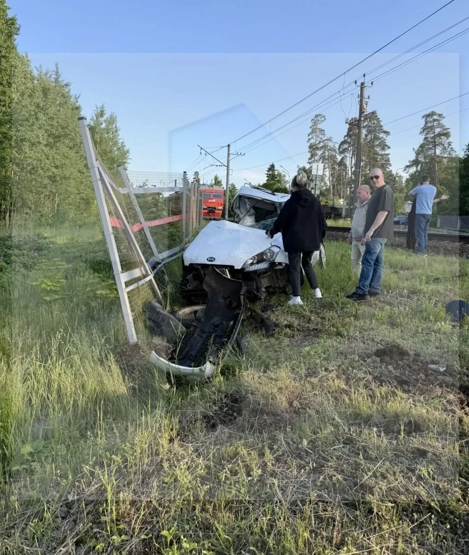 😱 Kia попала под электричку в Санкт-Петербурге — мужчина погиб, женщина попала в реанимацию

Предва