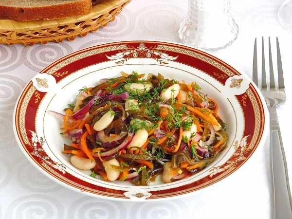🥗 Салат из морской капусты с фасолью.

Ингредиенты:

 • Маринованная морская капуста – 150 г
 • Фас