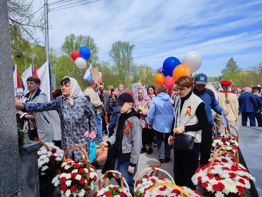 В честь празднования 81-й годовщины Победы в Великой Отечественной войне у памятника Воину-победител