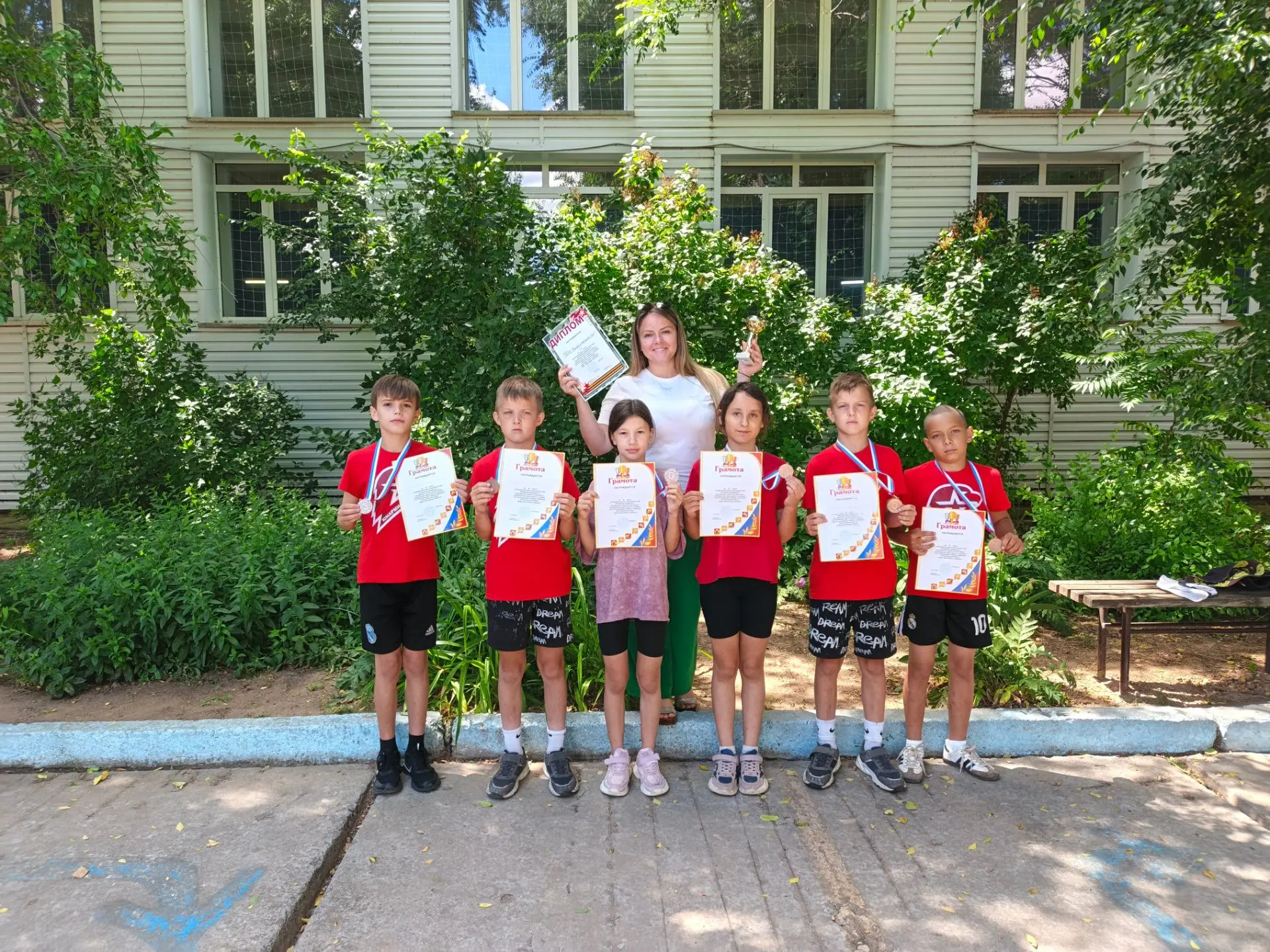 СВОИХ НЕ БРОСАЕМ! 🇷🇺

⚡Сегодня наша школьная команда с честью приняла участие в районной военно-па