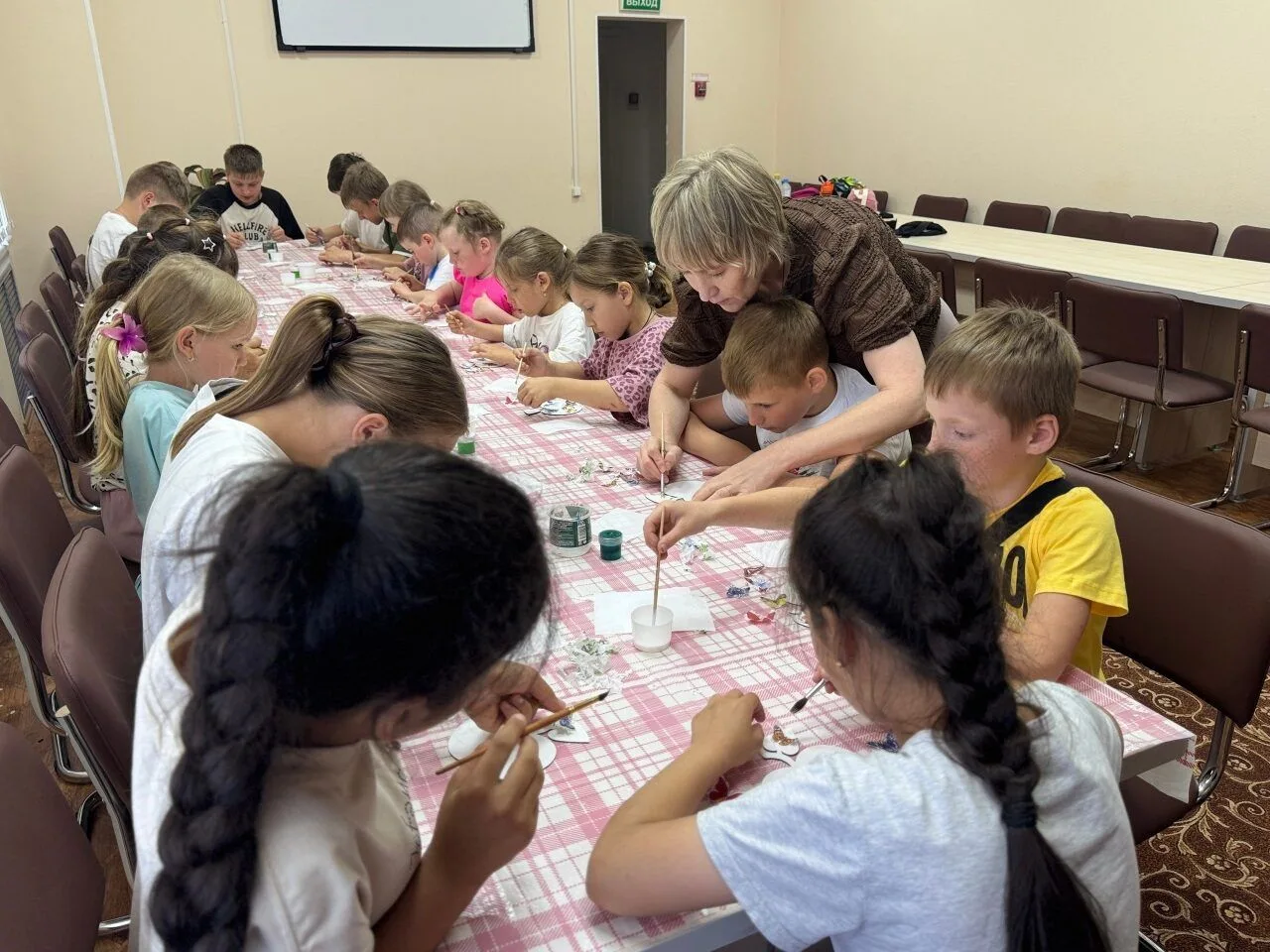 Яблочко наливное, расписное
Если дома есть предметы, которые можно обновить или дать им вторую жизнь