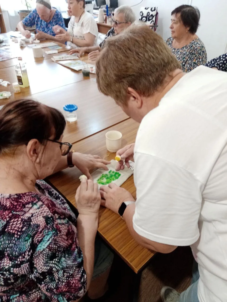 В ГБУСО ЦСОН Киевского района города Донецка прошел мастер-класс « Роспись по ткани».