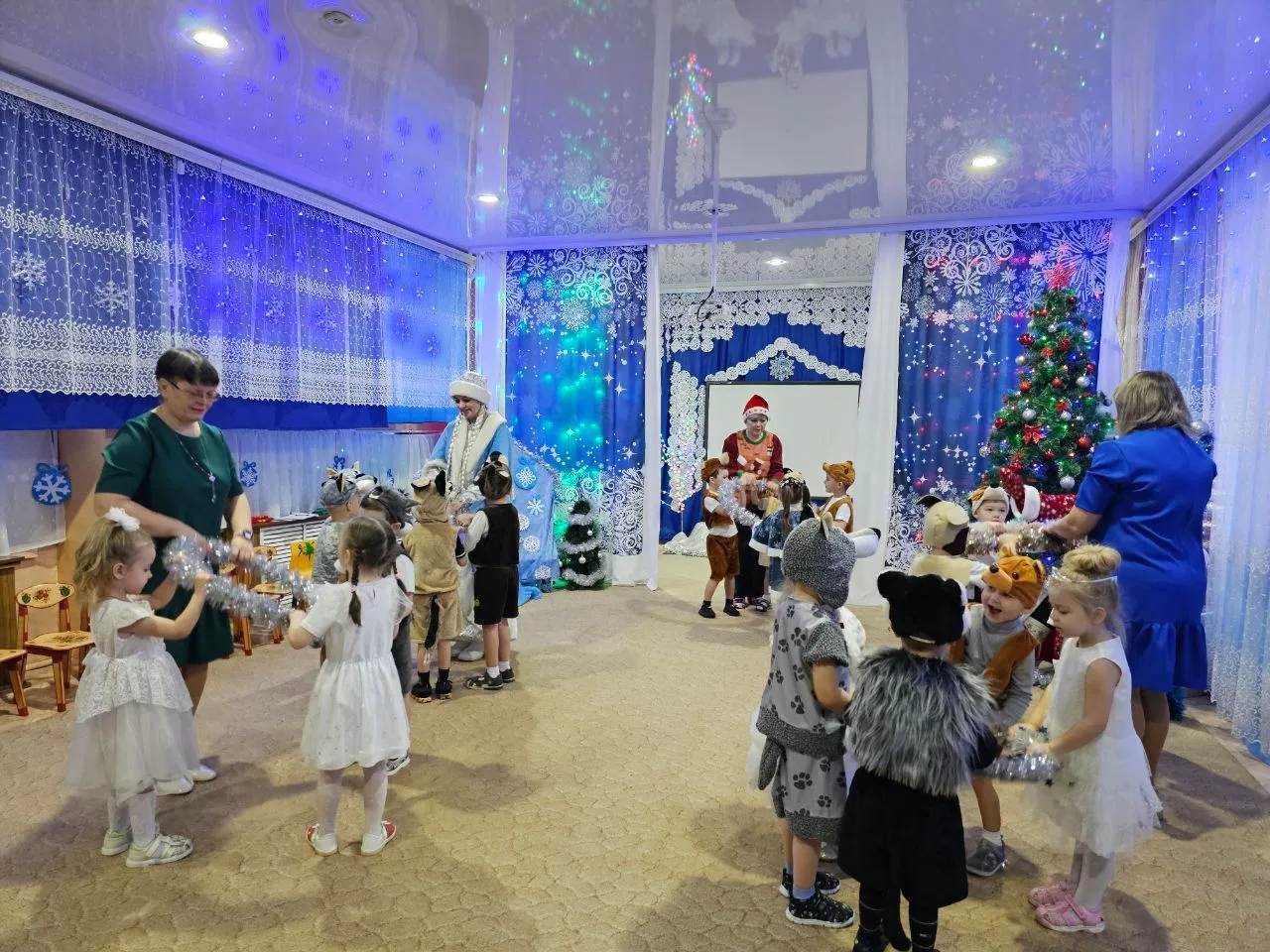 🎄В канун Нового года в каждый детский сад приходит добрая, красивая, волшебная сказка....