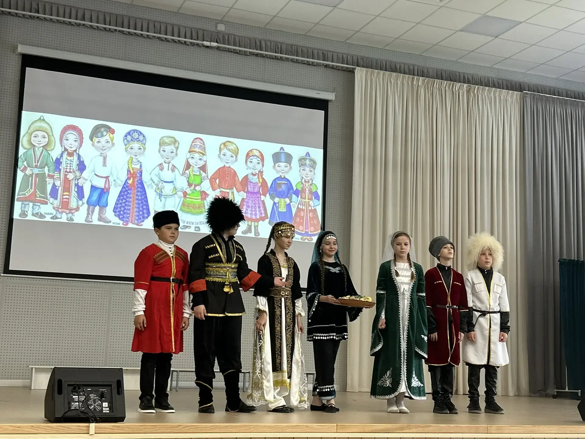 ✨ Завершающий аккорд начальной школы на фестивале «В дружбе народов — единство России»! ✨  Ярким фин