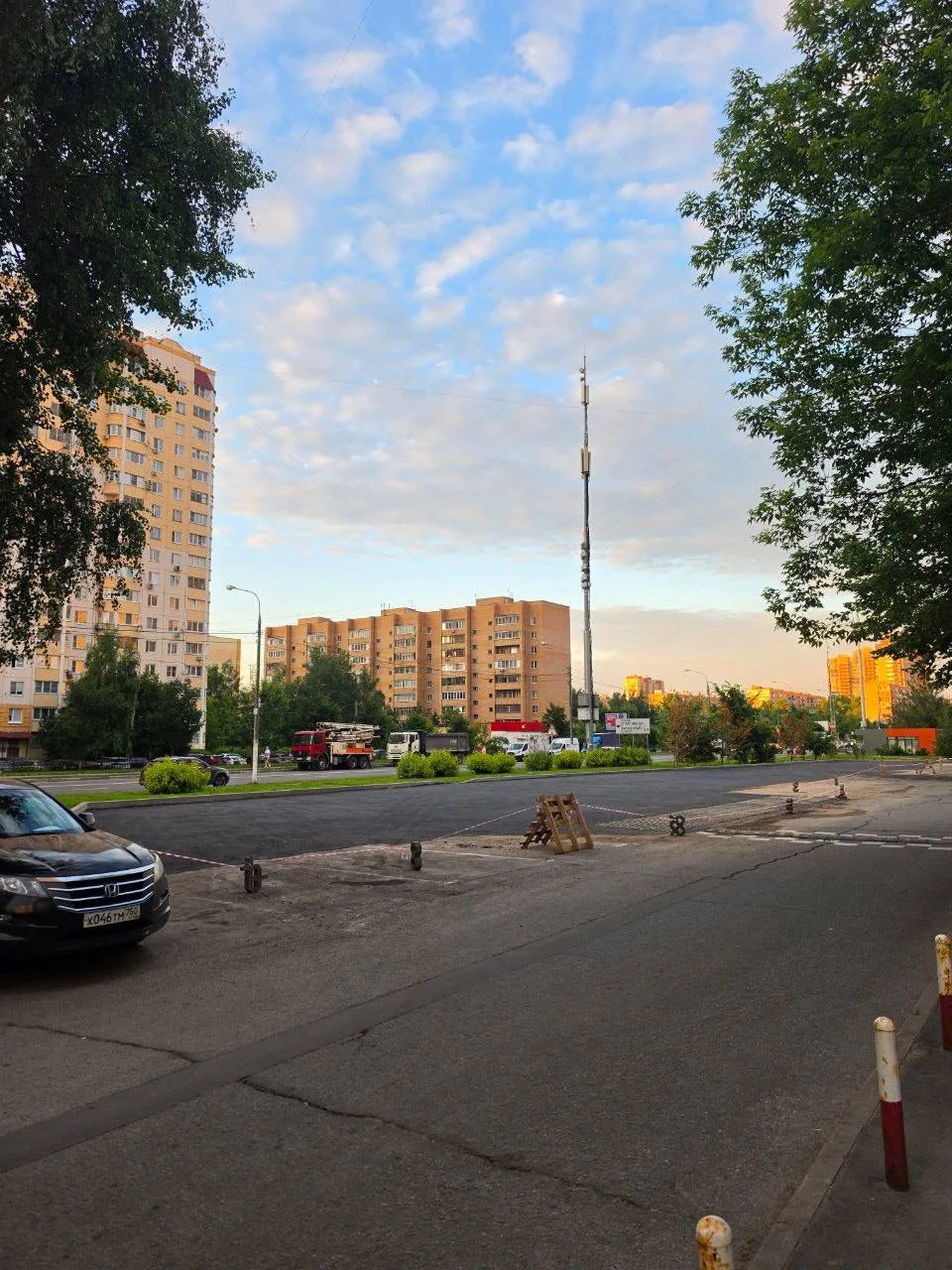 Новый бульвар, 21. Парковка почти готова. Остаётся нанести разметку.