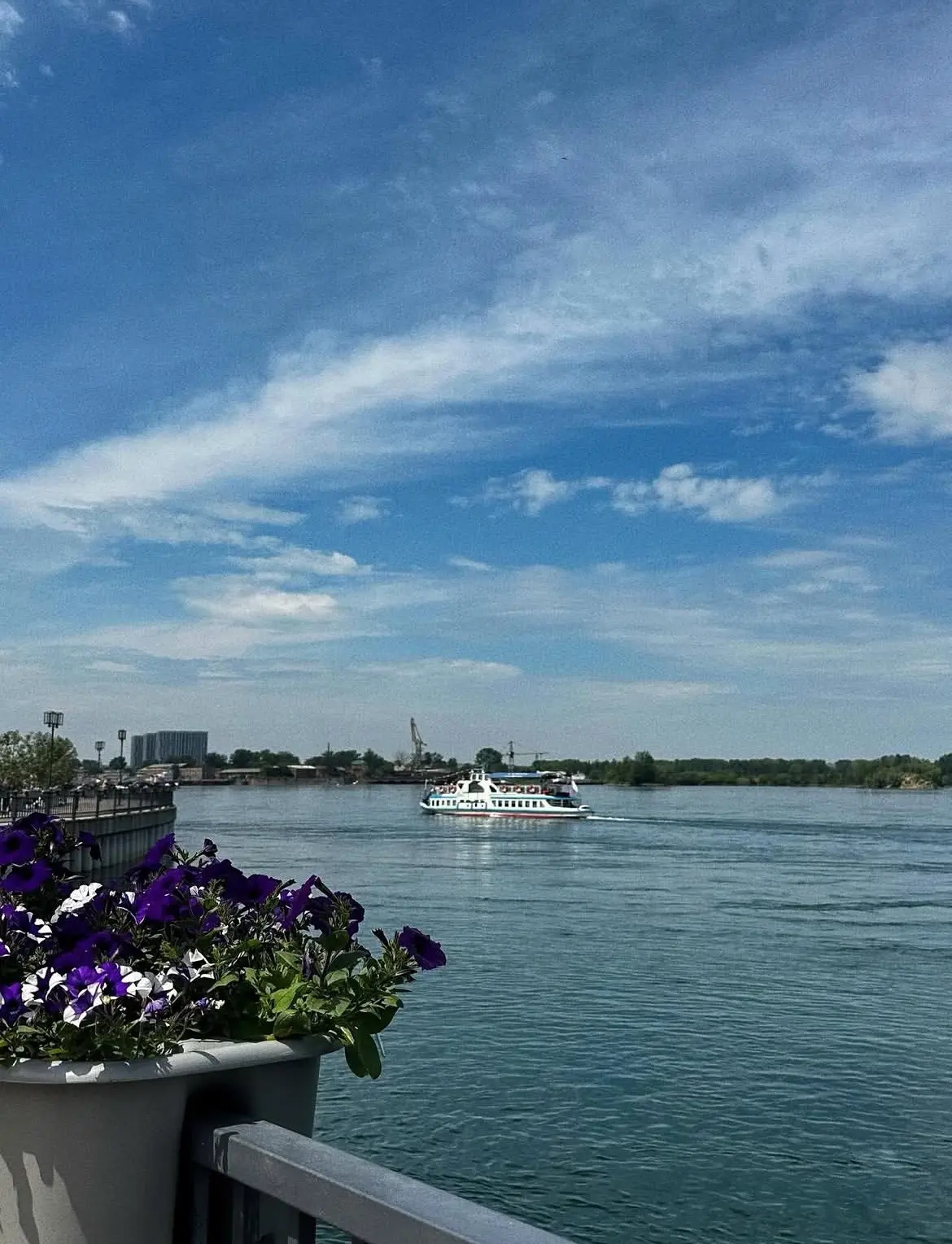 Доброе утро, Иркутск! 🥱

Сегодня будет облачно и душно, к ночи обещают дождик ☁️

Утром +18°
Днём  