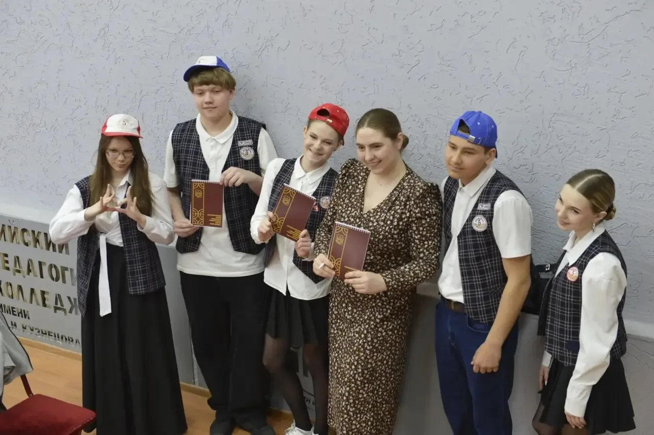 🤍💙❤️ Наши ребята из волонтёрского отряда «Добрые сердца» стали участниками окружного молодёжного фор