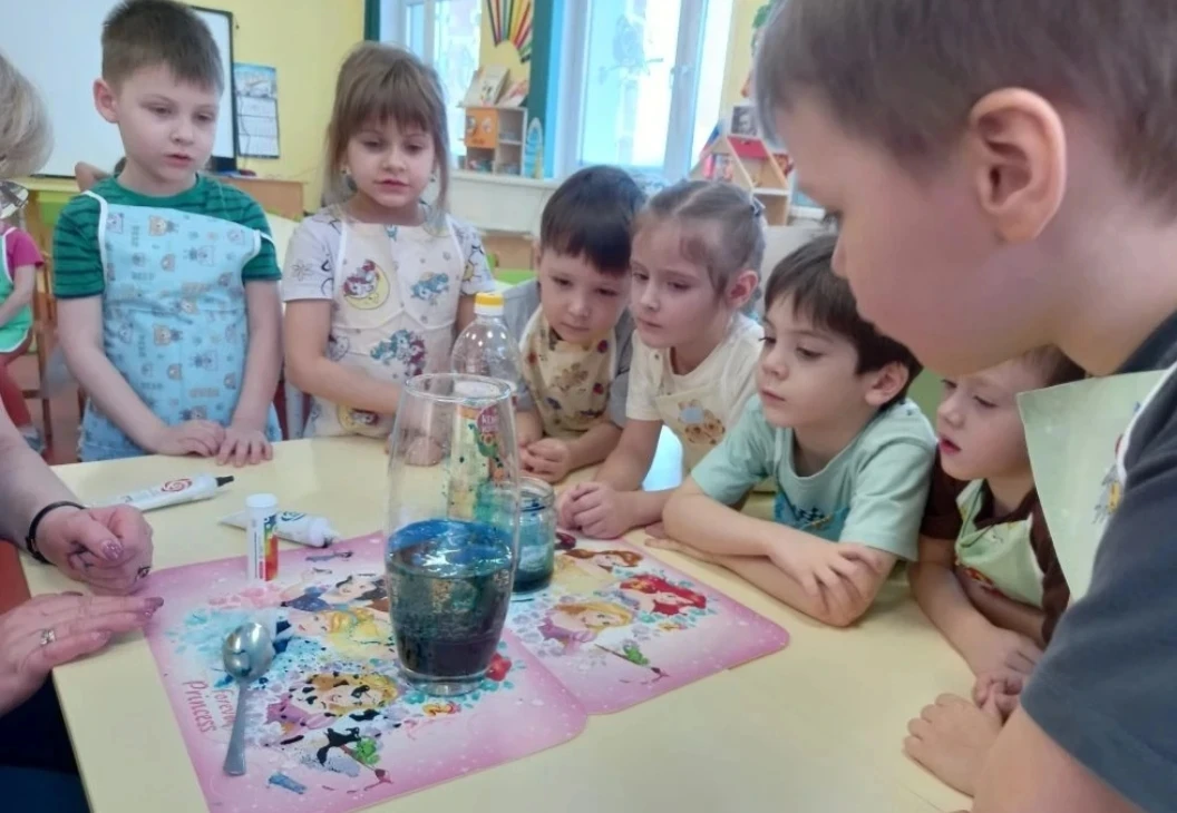 👨‍🔬Яркое путешествие по науке: Лавовая лампа своими руками!  Дети из группы «Лучики» #ДО_Умка погруз