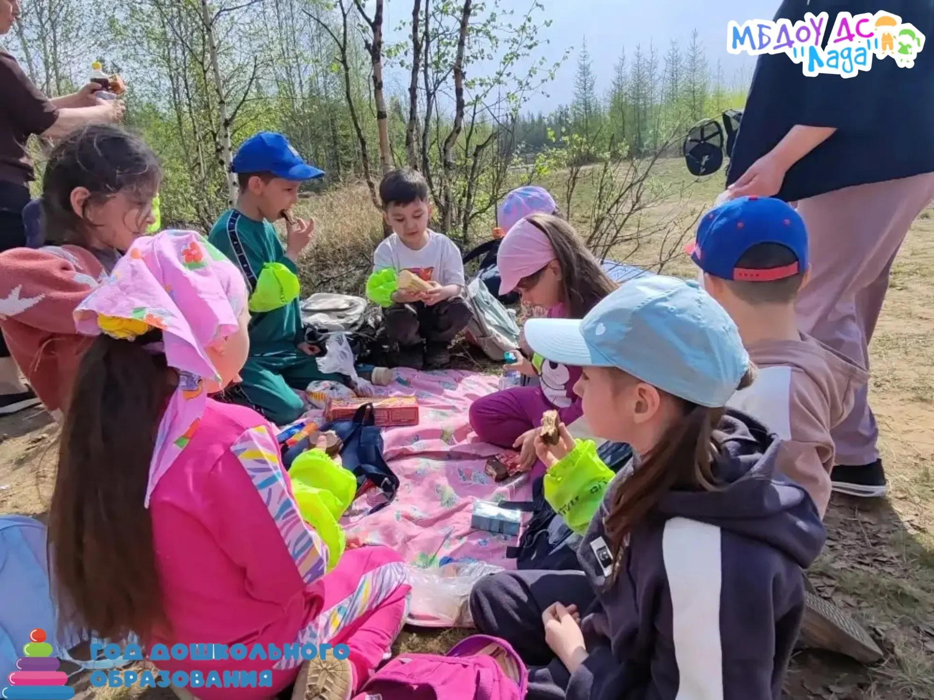 🌤Туристический поход 
Ребята старших групп отправились в настоящий туристический поход! ☀️С самого 