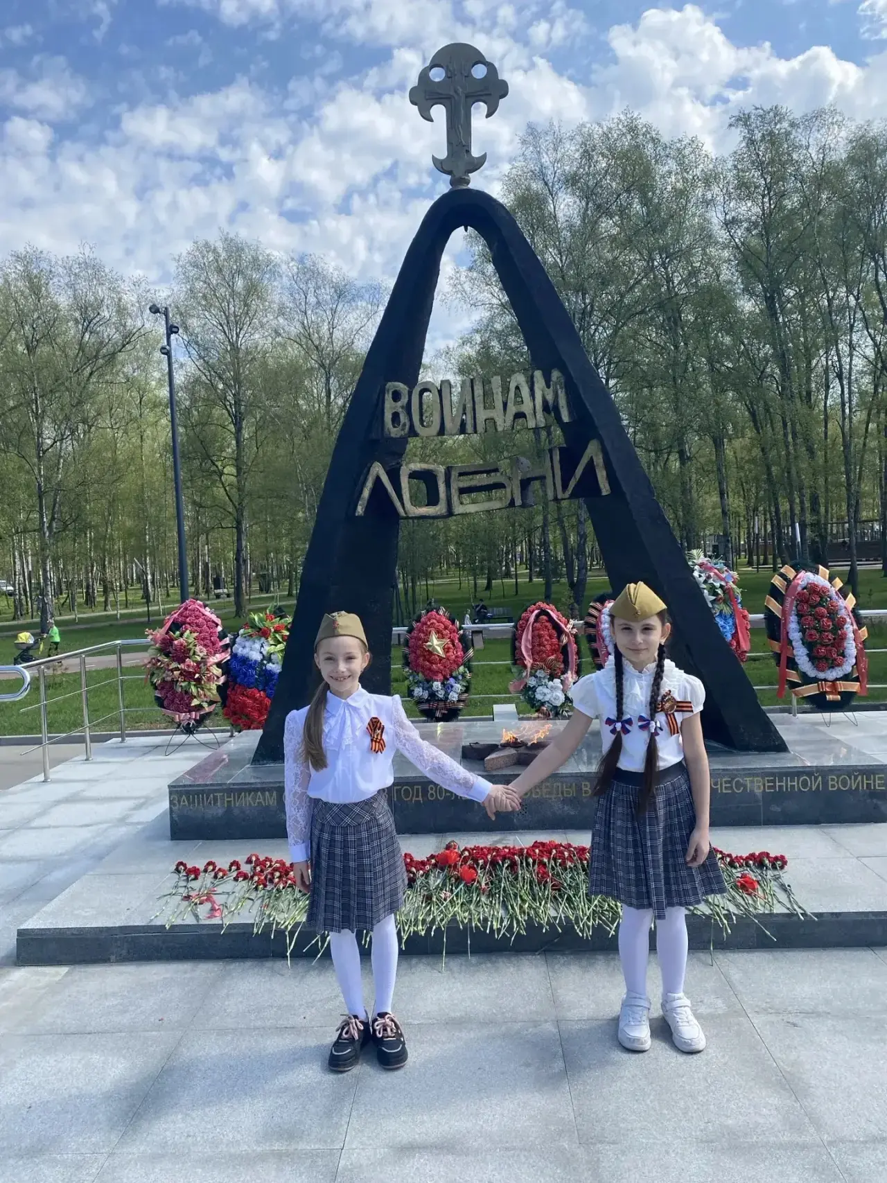 🎖️Во 2-В классе прошел урок памяти, посвященный Дню Победы. С детьми вспомнили историю этого праздни