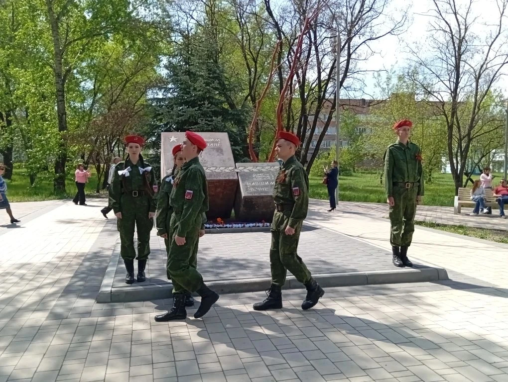 🫡9 мая юнармейский отряд "Память сердца" Школы-ЭКОТЕХ получил почётное право нести Вахту Памяти (Поч