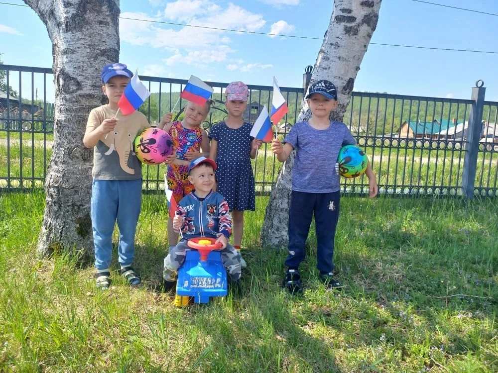 ⚡Уважаемые подписчики!     
✨🇷🇺 Поздравляем Вас с Днем России! Величие и мощь нашей страны вызывае