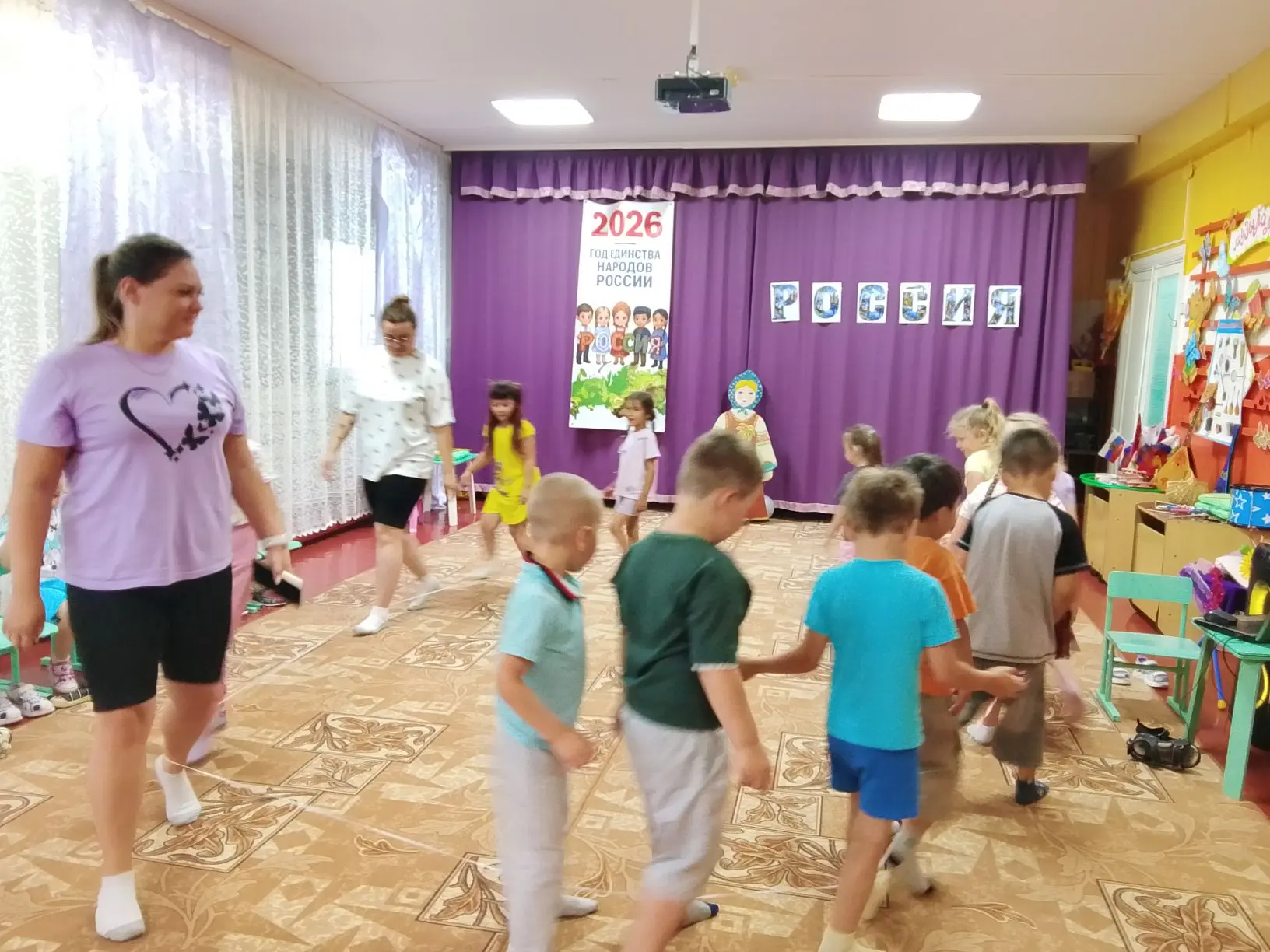Ура, каникулы! Именно так называлось наше развлечение в последний день пребывания ребят...