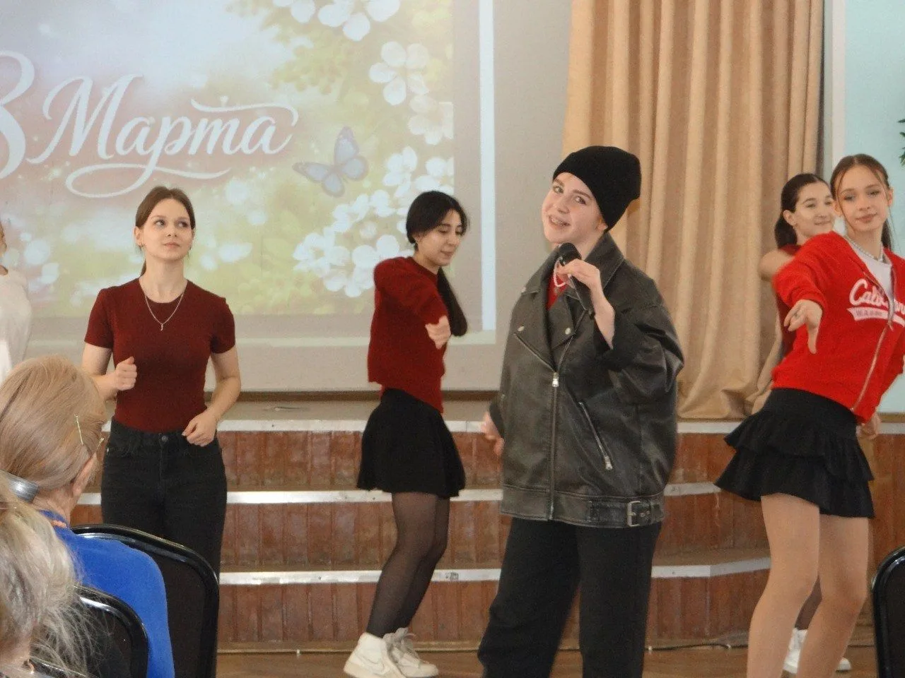 Парад звёзд в нашей школе!🌟 Чем завершить весеннюю предпраздничную неделю? Конечно, ярким концертом!