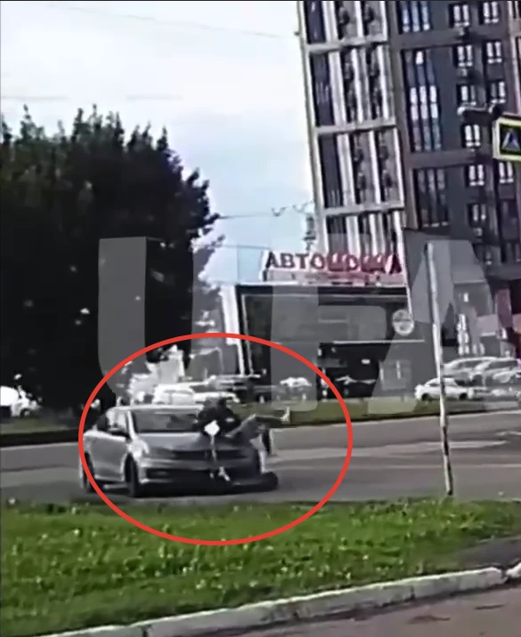 «Родилась в рубашке»: в Уфе электросамокатчица угодила под колеса иномарки