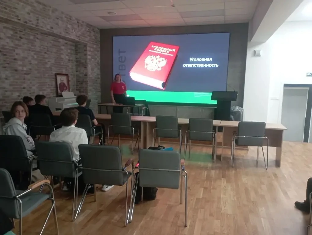 🔔 Урок безопасности в рамках операции «Чистое поколение»  Вчера в нашей гимназии в рамках I этапа ме