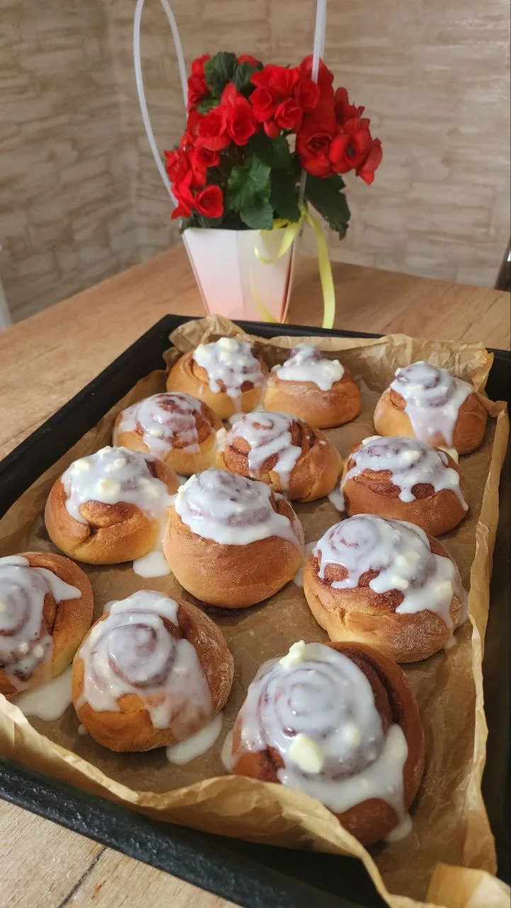 ✨Ароматные булочки с корицей и сливочной помадкой 🥐