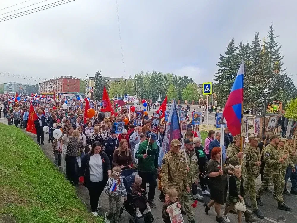 В Осинниковском округе, как и в других городах страны, прошло торжественное шествие Бессмертного пол