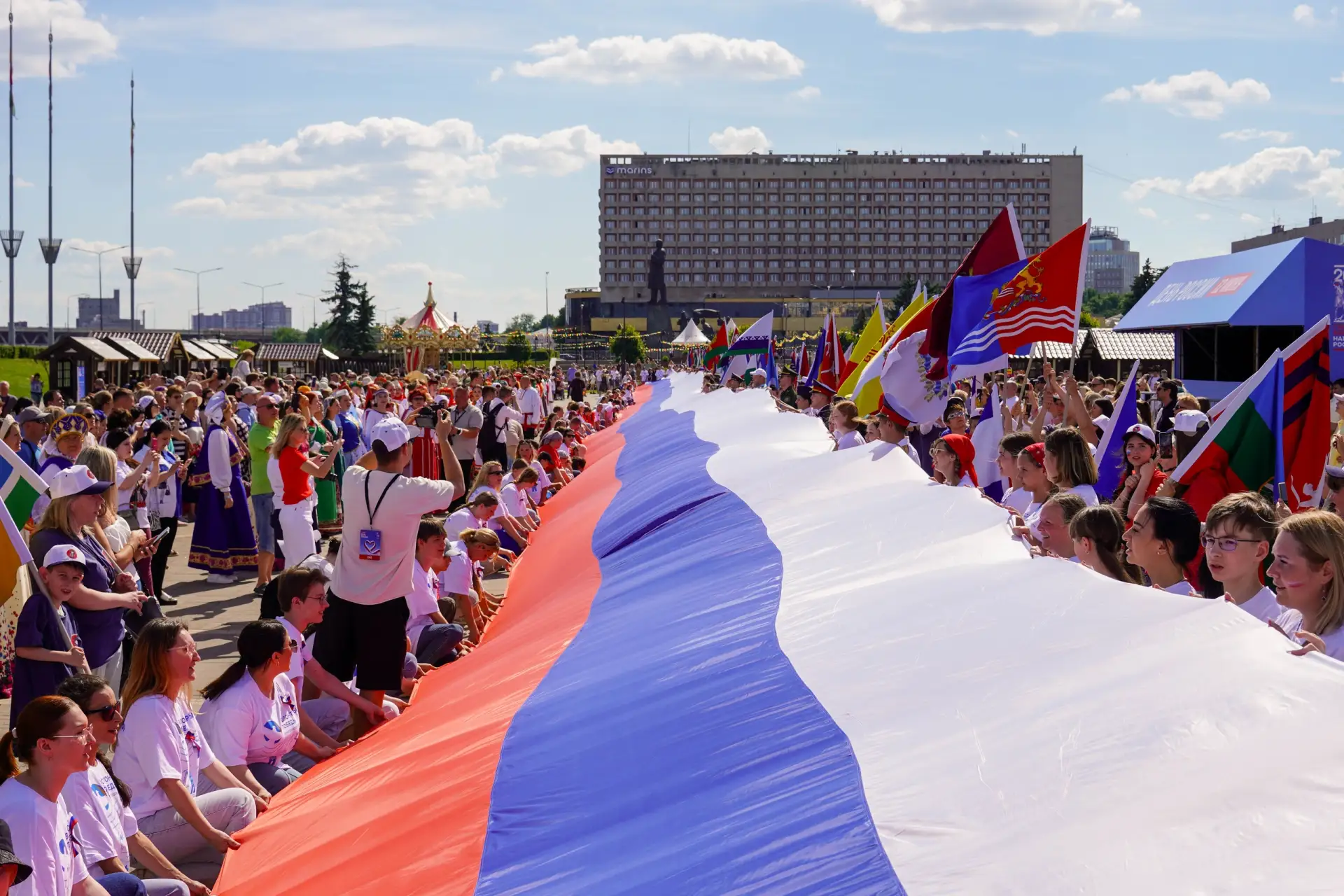 Праздник, объединяющий поколения и народы 🇷🇺

12 июня Нижегородская ярмарка стала главной празднич