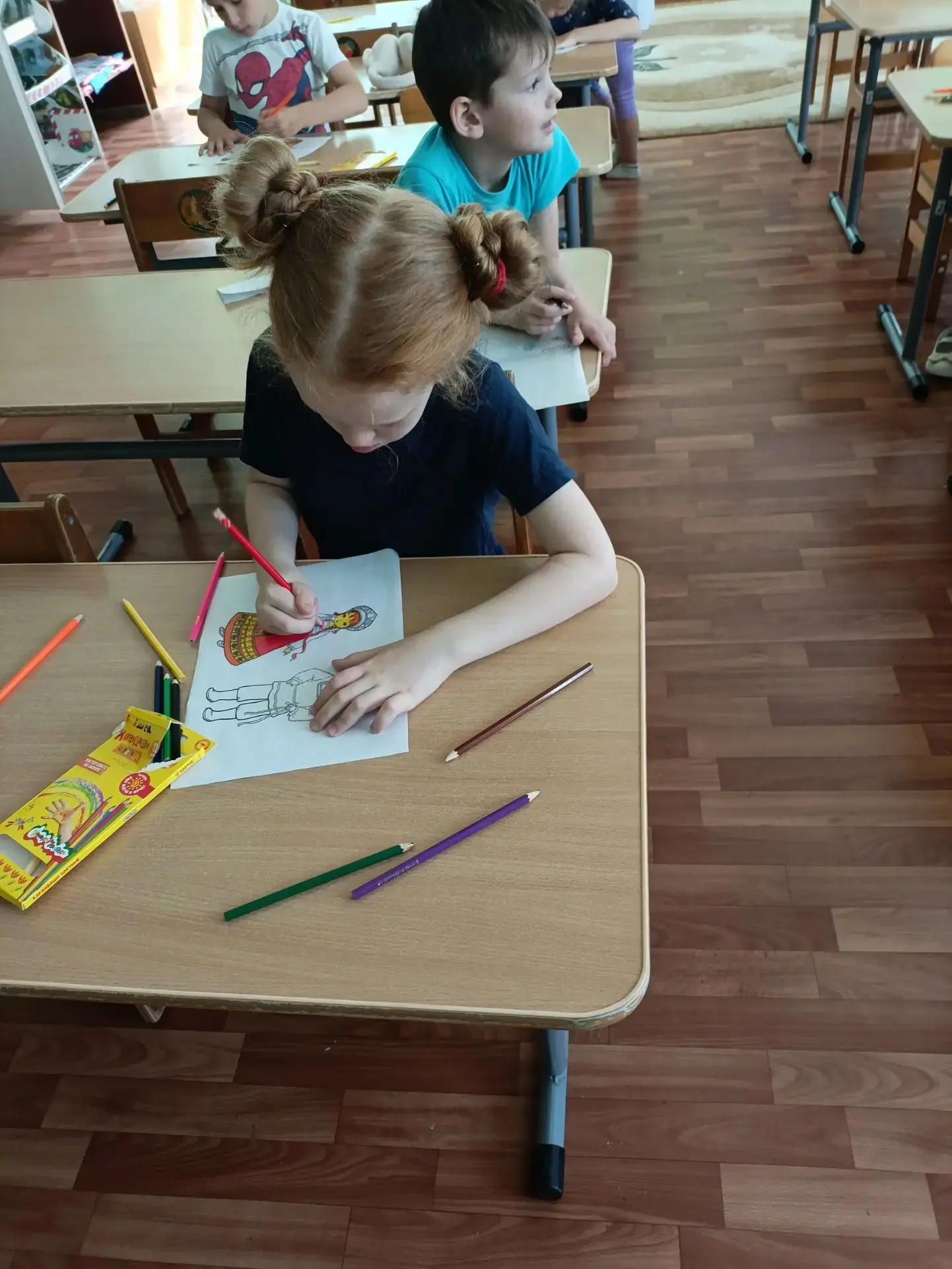 В группе «Одуванчик» прошло очень интересное и яркое занятие, посвящённое моде.Мы с ребятами разбира