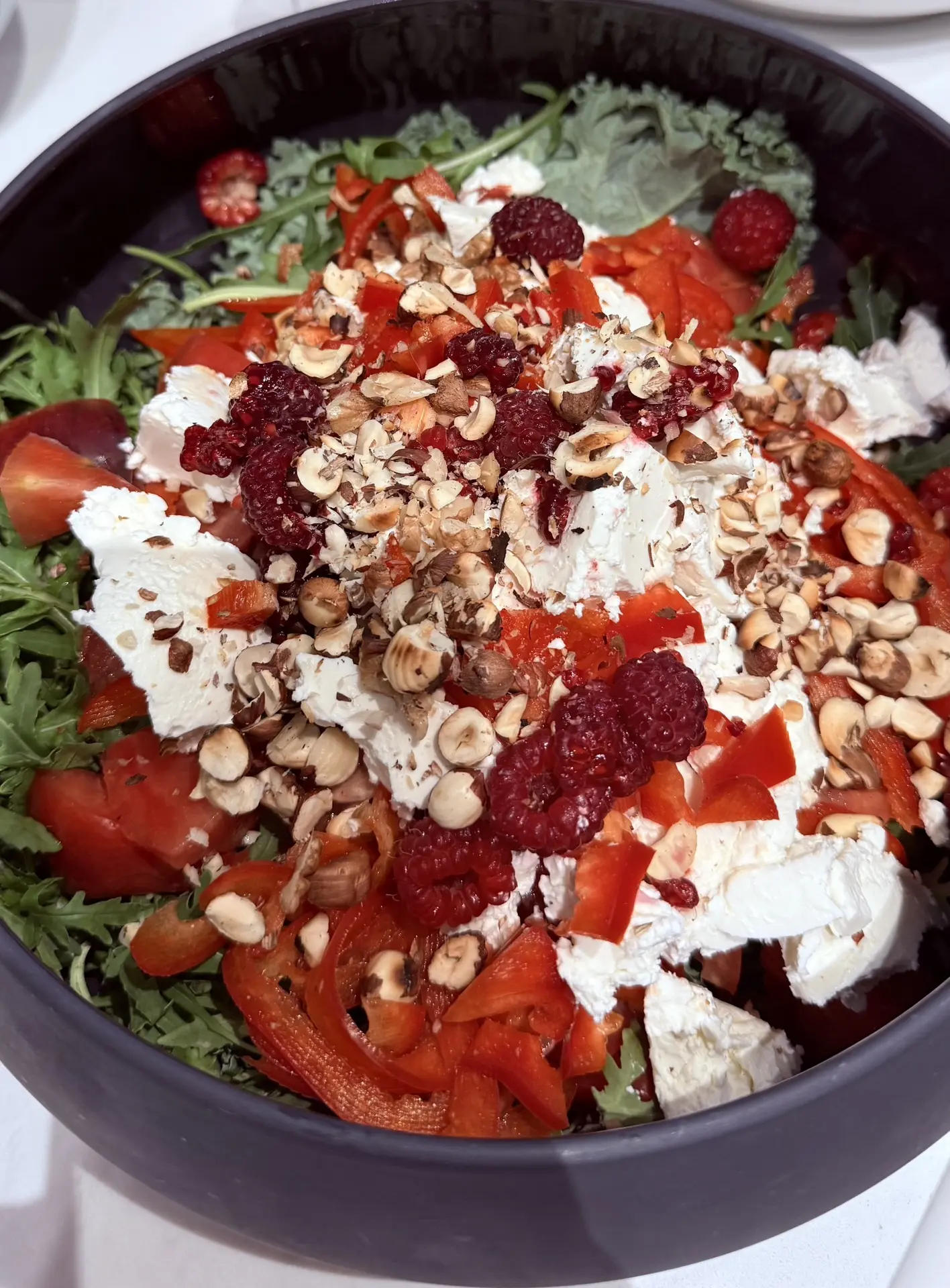 Вчера готовили салат, очень хочу поделиться рецептом с вами. По вкусу он 10/10

- Зелень микс ( у ме