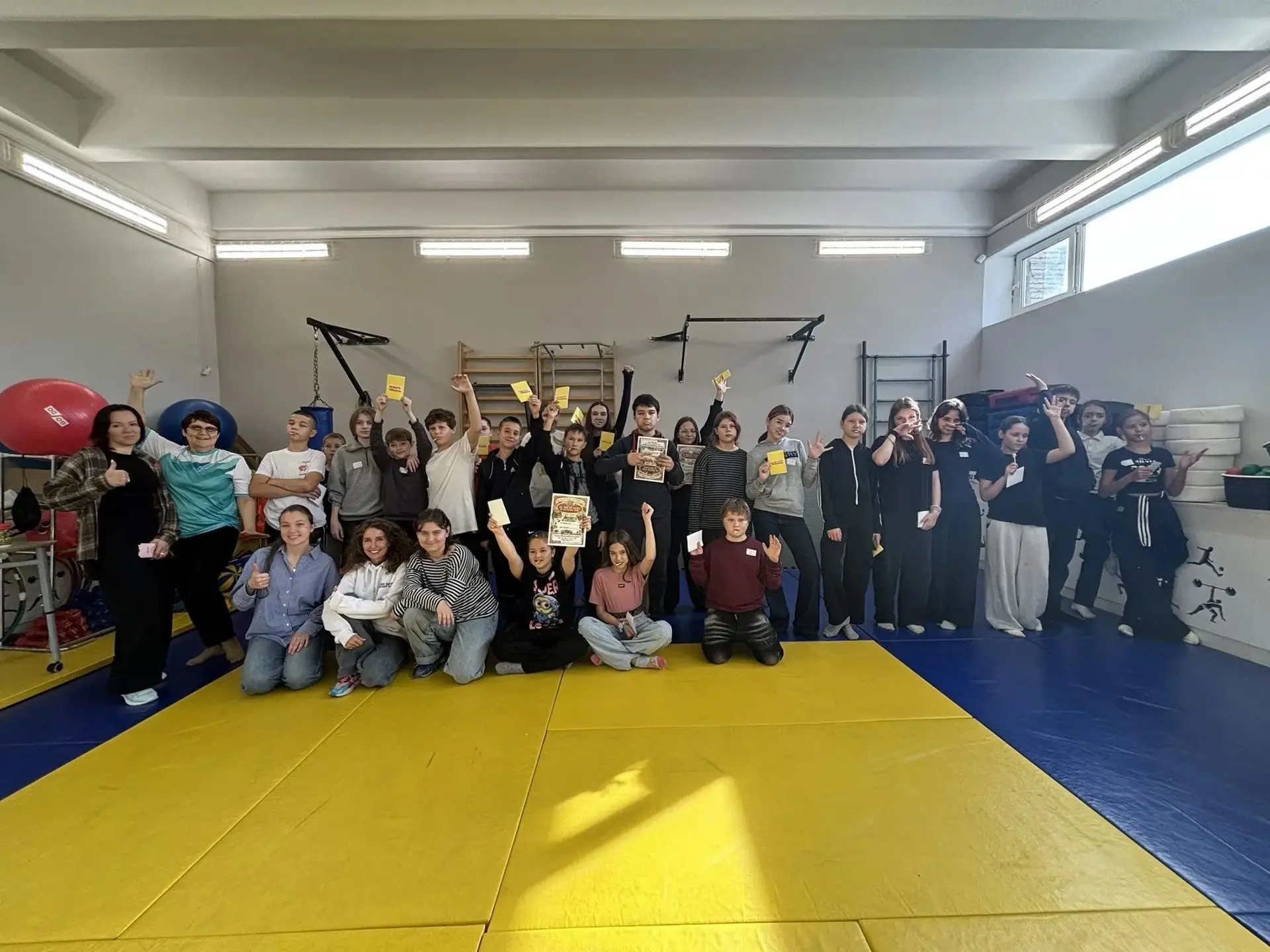 👍 Наши ученики активно знакомятся с учреждениями Петродворцового района.