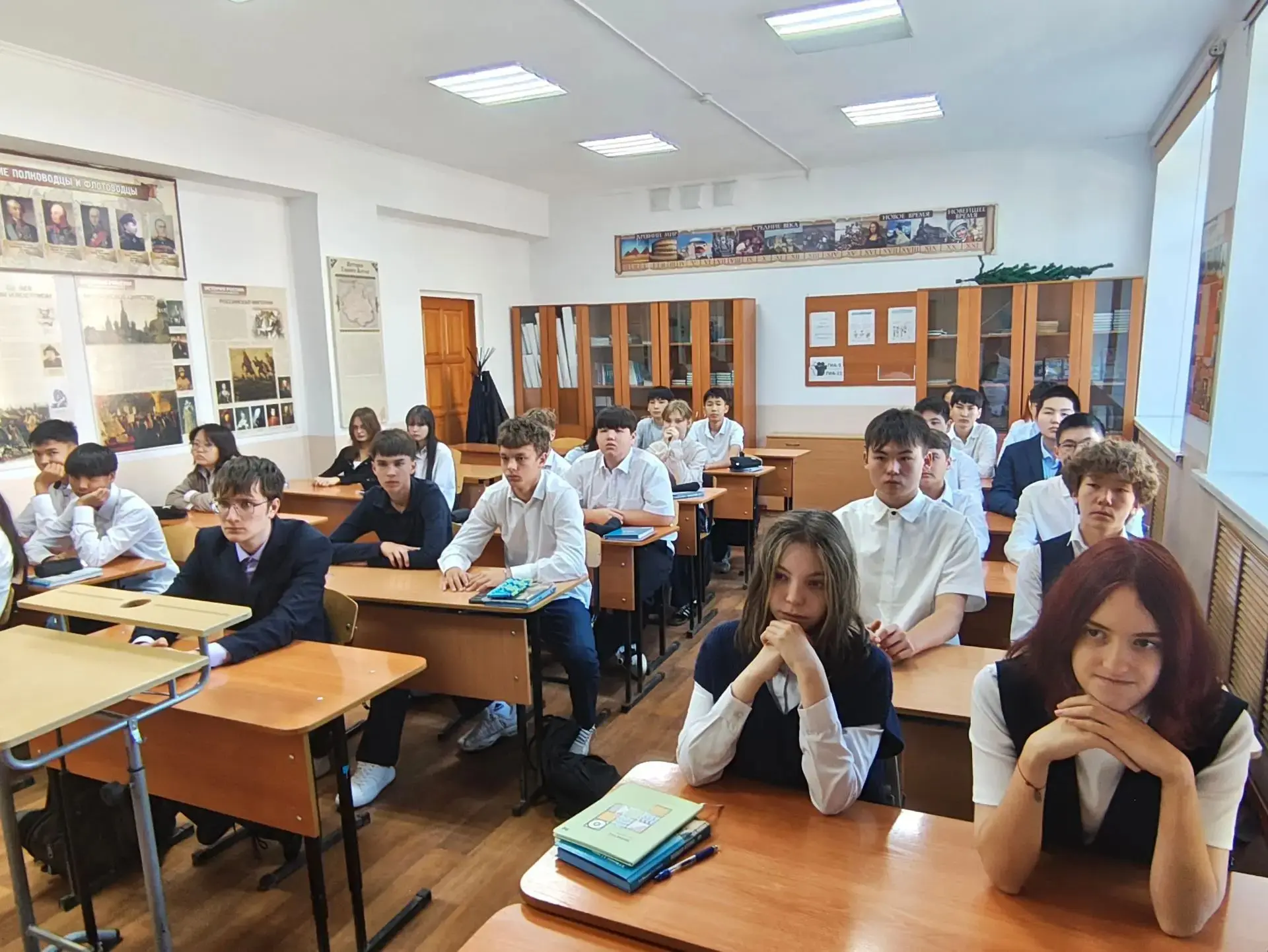 Цикл внеклассных занятий, посвященный окончанию Второй Мировой войны состоялся в 9-10 к...
