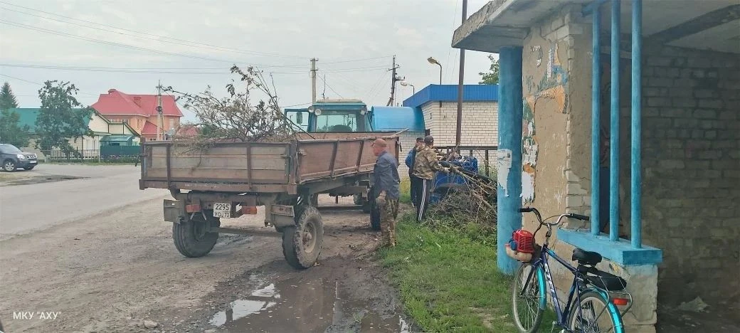Уборка контейнерных площадок улица Красноармейская.
#Майнскийрайон
#Ульяновскаяобласть
#Майнскоегоро