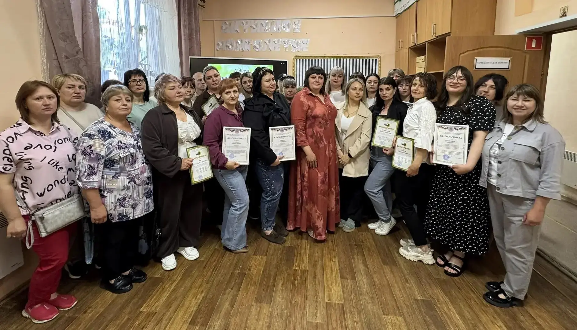 Тепло сердец и профессионализм: в Свердловском комплексном центре прошла праздничная пл...