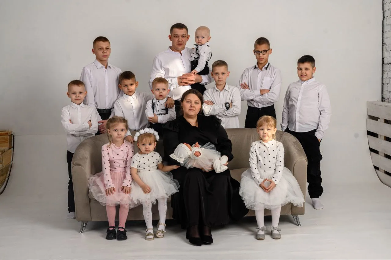 «СЕМЬЯ, ГДЕ 12 ДЕТЕЙ И РОДИТЕЛИ – ОДНА КОМАНДА, КОТОРАЯ СТРОИТ СВОЙ ДОМ». СБОР ДЛЯ ТЮЛЮ...