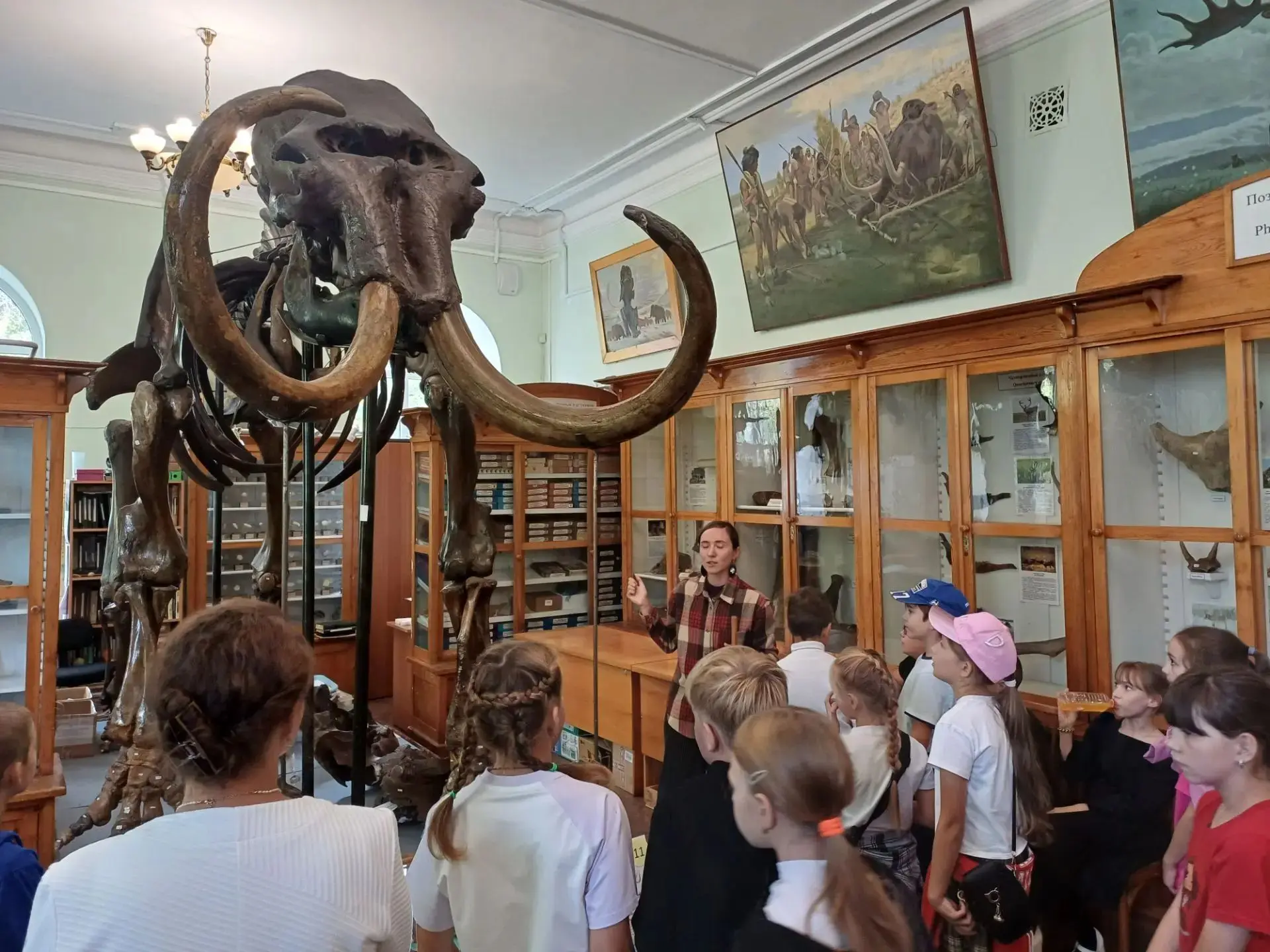 🦕 Сибирские динозавры и семейная история: наш 3 класс в музее! 🦖