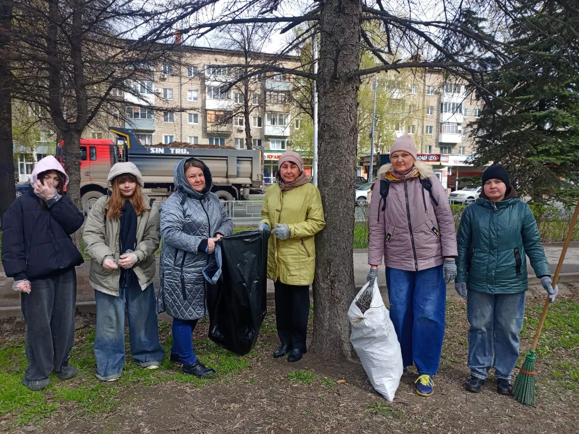 🧩🧹25 апреля наша школа приняла активное участие в общегоррдском субботнике.       Взяв все самое нео