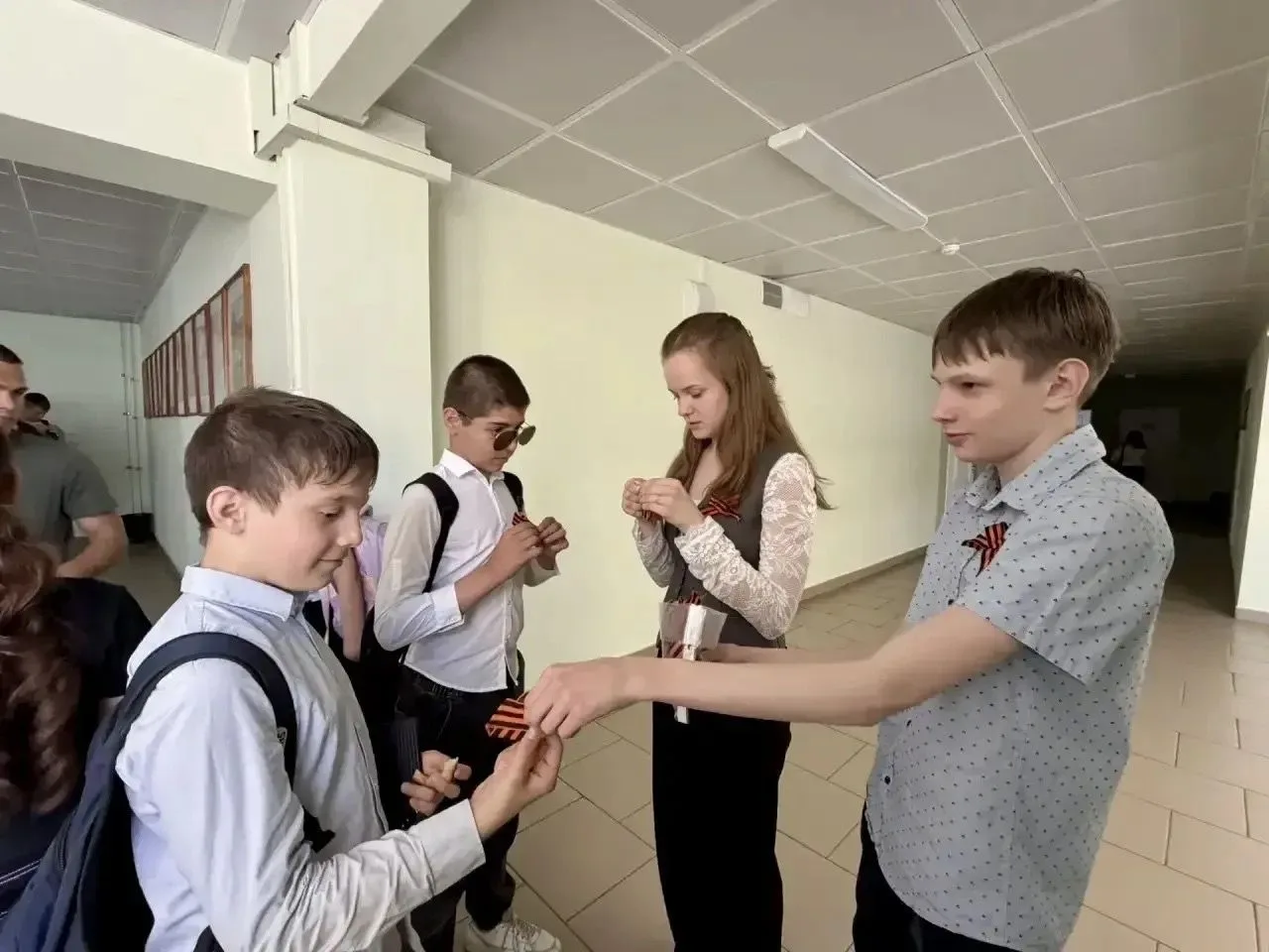 Знать, чтобы помнить. Носить, чтобы уважать.  Сегодня в ГБОУ СОШ с. Красный Яр прошла патриотическая