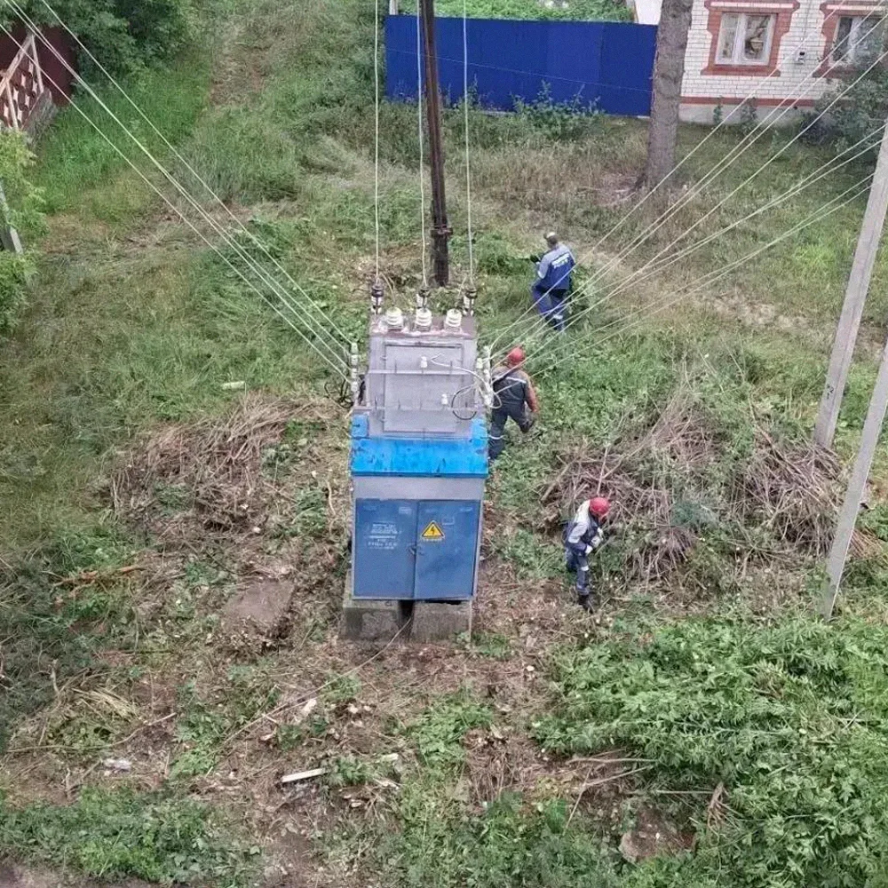 🌳 Электротрансформатор в посёлке Чаадаевка по улице Быстрова, 30 очистили от сорной растительности.