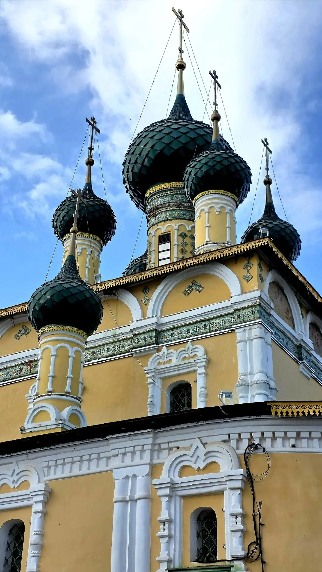 Церковь Рождества Иоанна Предтечи на Волге — православный храм в городе Угличе Ярославской области, 