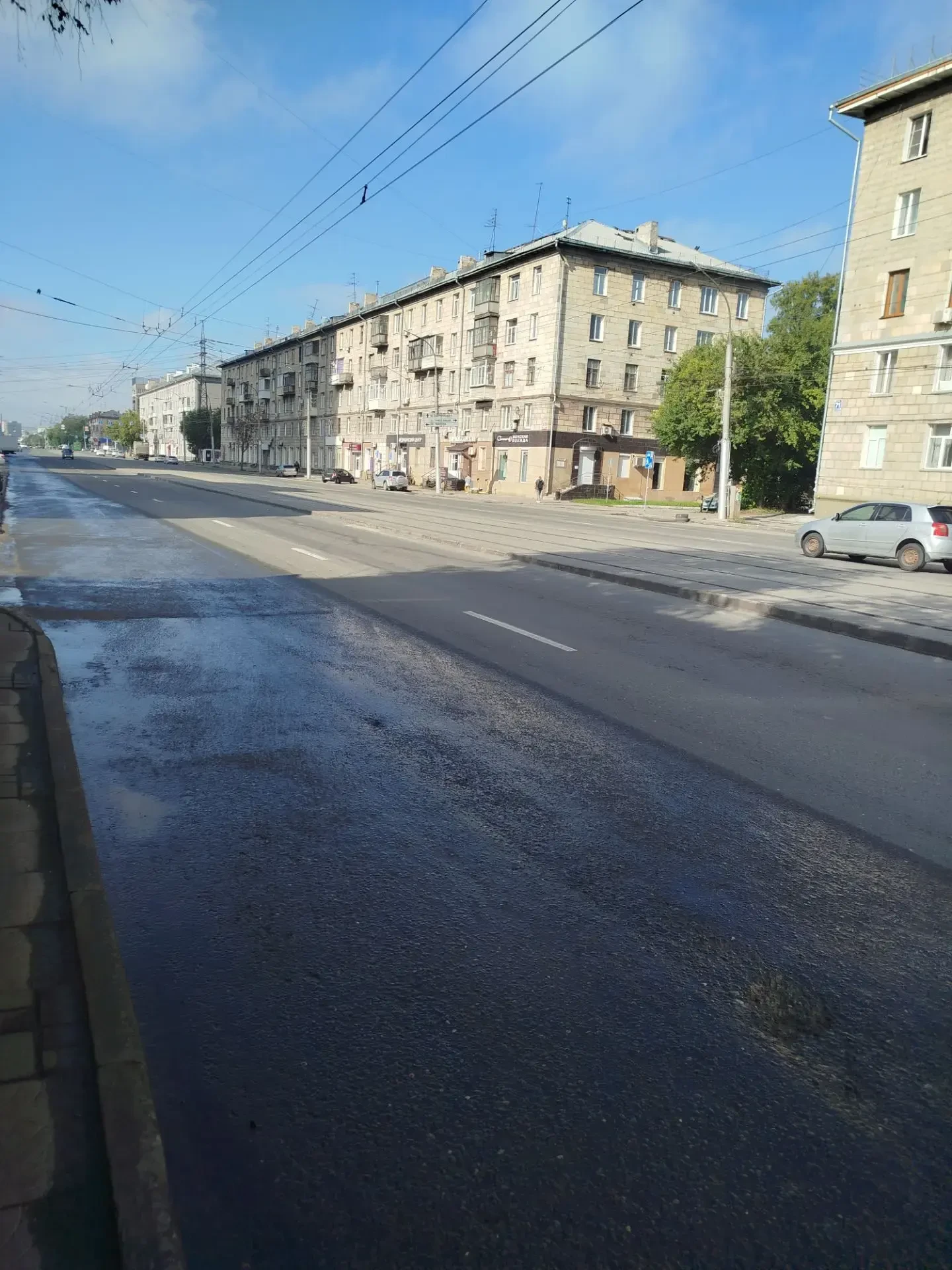 🍂 Летний зной уступил место прохладе, но чистота на улицах Дзержинского района остаетс...