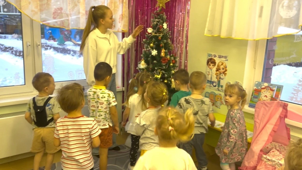 ✨🎄 Лепка «Украсим елочку» в младшей группе «Фантазеры» 🎄✨

✨Сегодня маленькие мастера окунулись в 