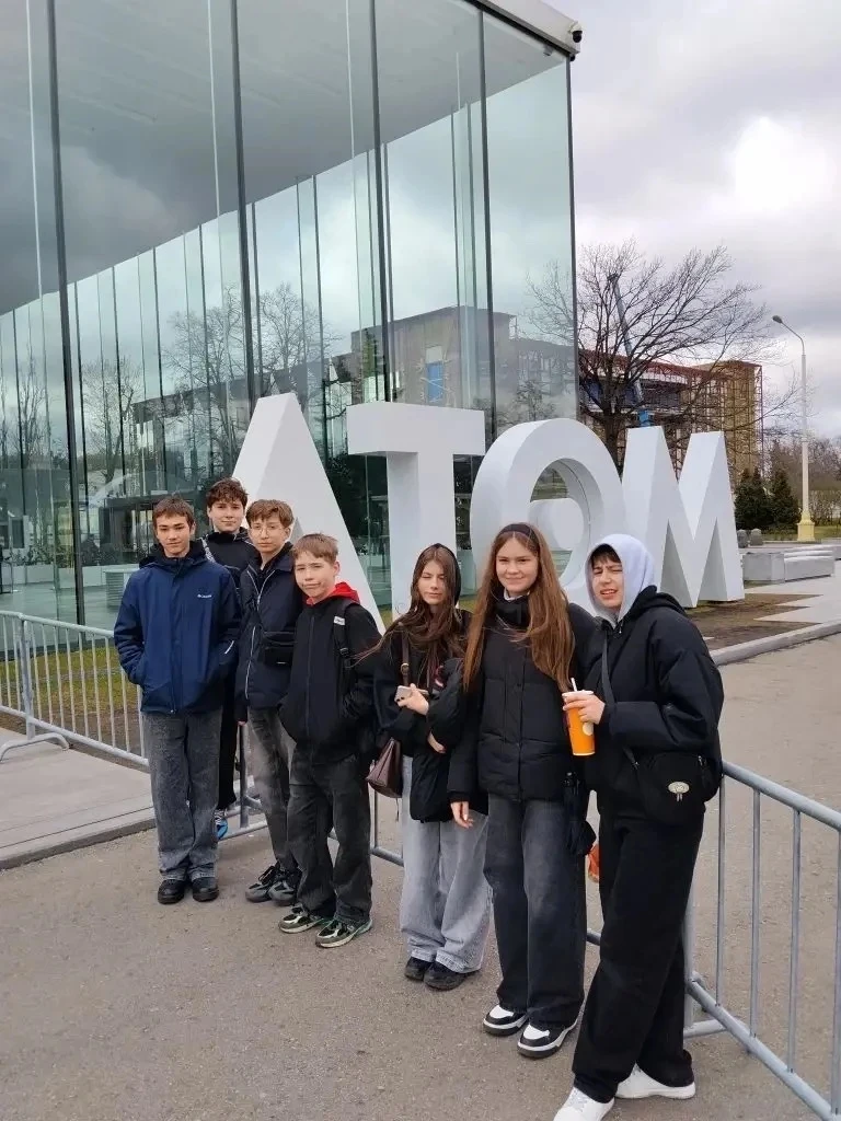 💡7 апреля обучающиеся 7Д класса посетили павильон «Атом» на ВДНХ.       Поездка состоялась в рамках 